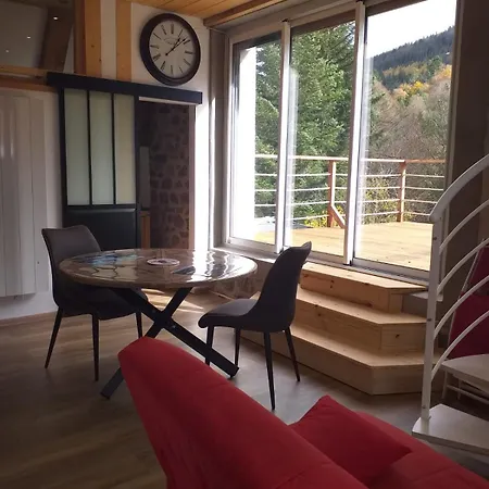 Le Domaine De La Louve Blanche